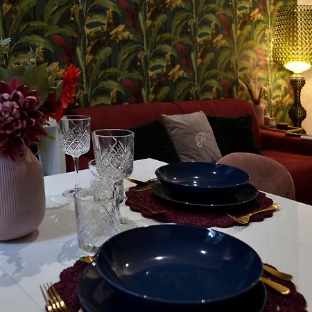 Peony House - 10 Min Duomo Apartment Милано Екстериор снимка