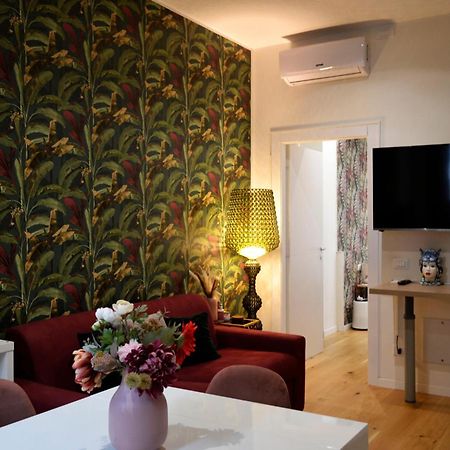 Peony House - 10 Min Duomo Apartment Милано Екстериор снимка