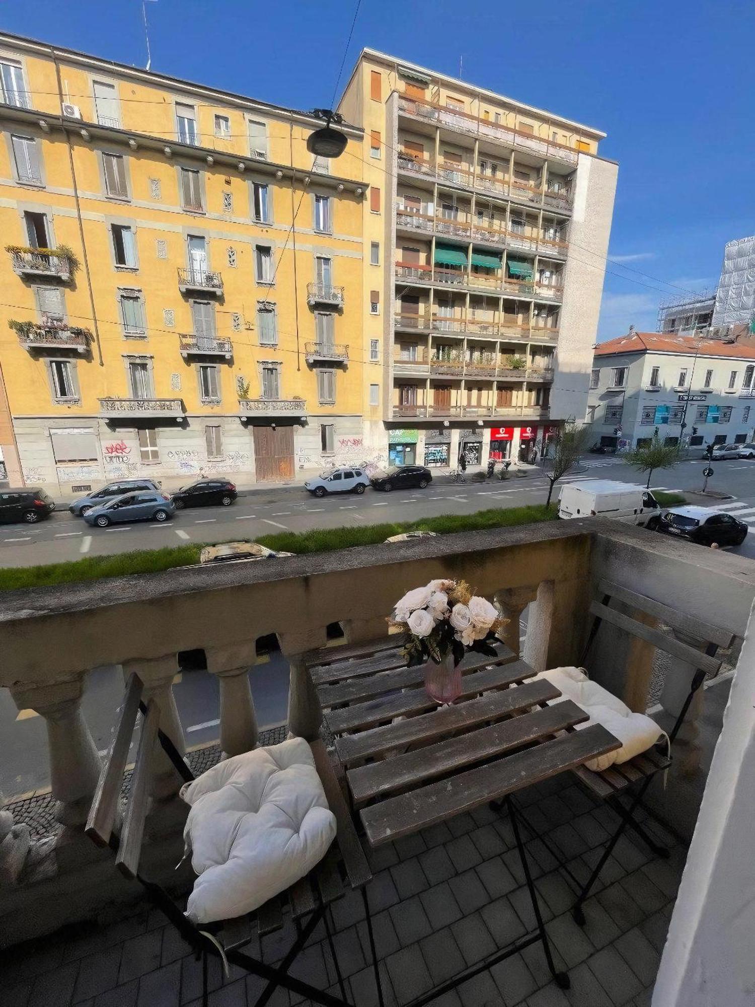 Peony House - 10 Min Duomo Apartment Милано Екстериор снимка