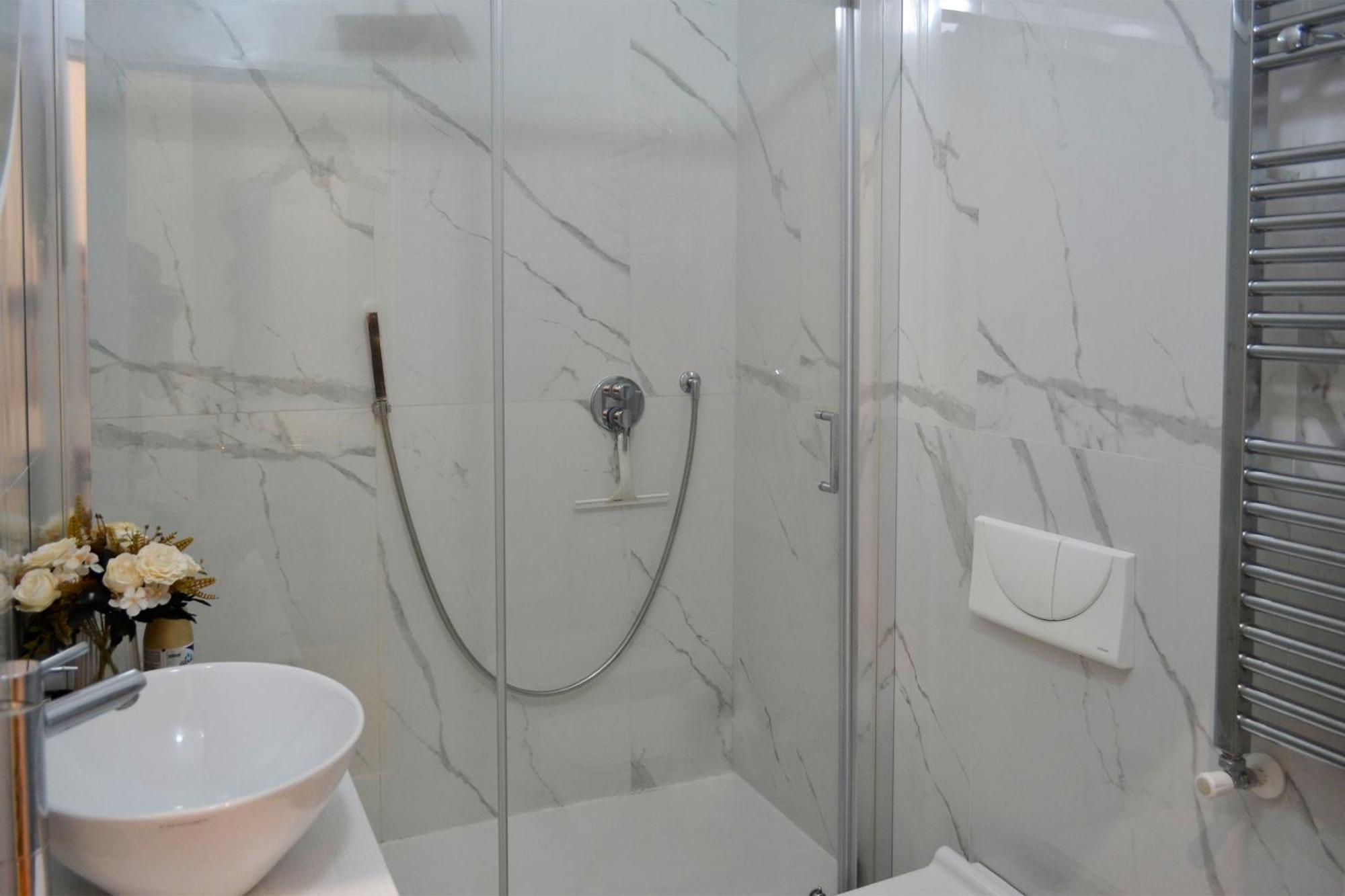 Peony House - 10 Min Duomo Apartment Милано Екстериор снимка