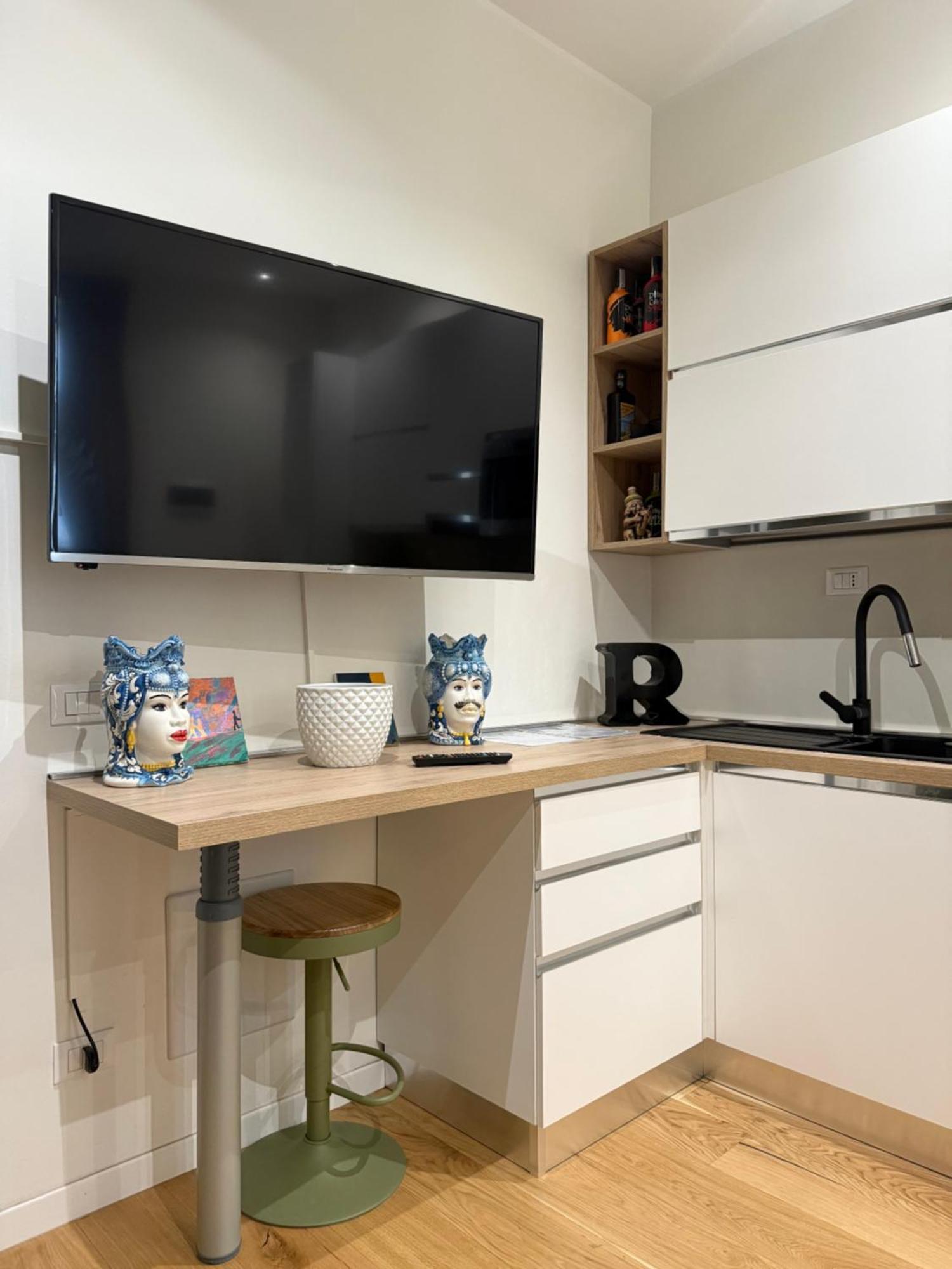 Peony House - 10 Min Duomo Apartment Милано Екстериор снимка