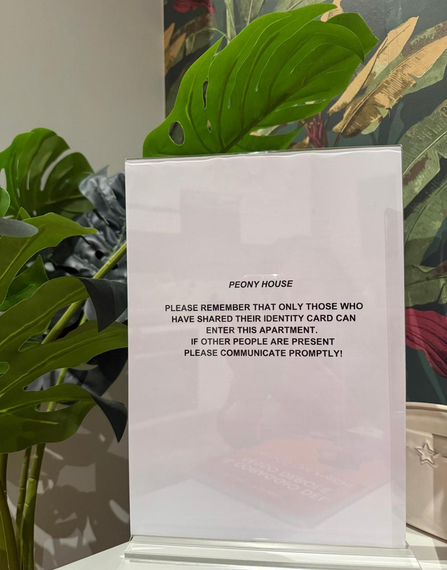 Peony House - 10 Min Duomo Apartment Милано Екстериор снимка