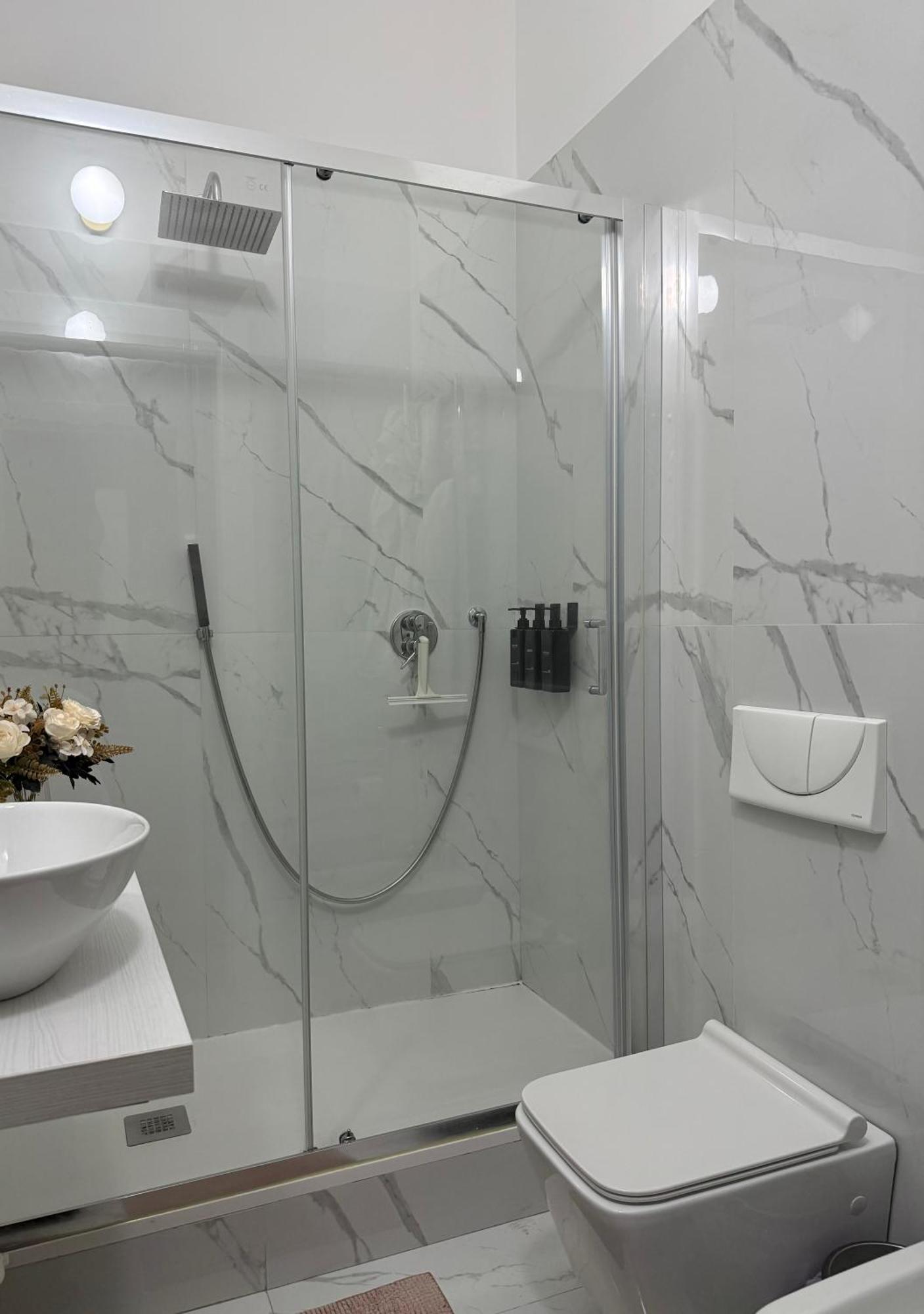 Peony House - 10 Min Duomo Apartment Милано Екстериор снимка