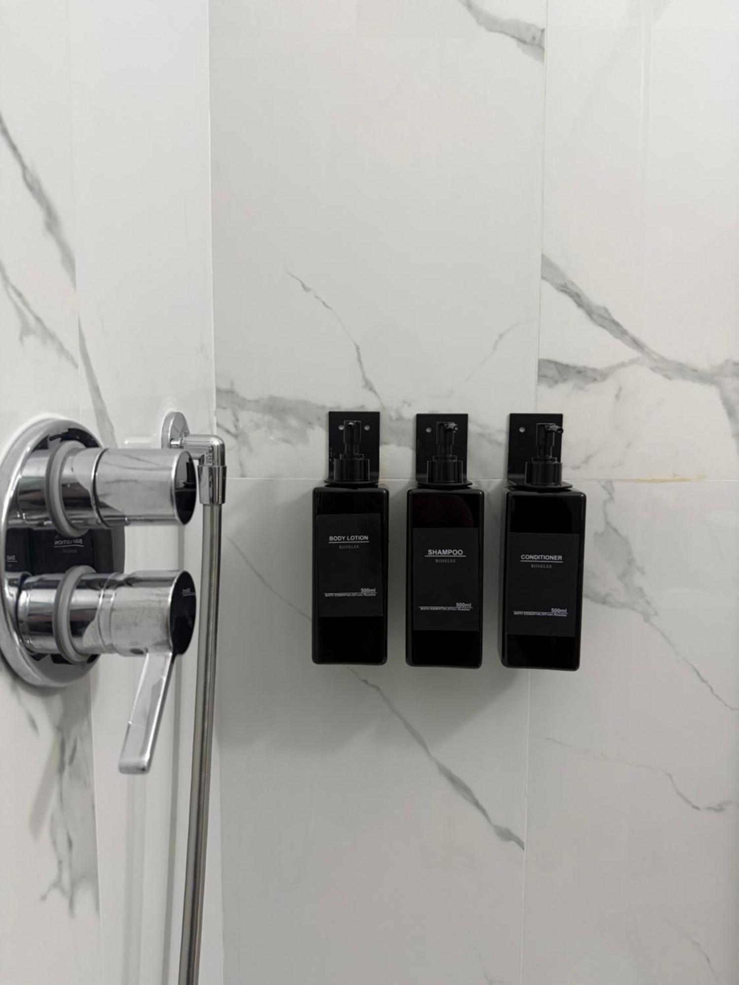 Peony House - 10 Min Duomo Apartment Милано Екстериор снимка
